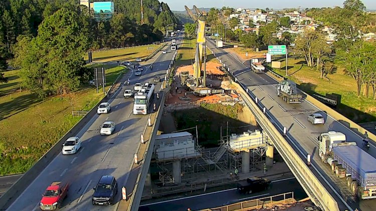 Acidente na Fernão Dias: Vítima Atropelada por Caminhão em Atibaia"